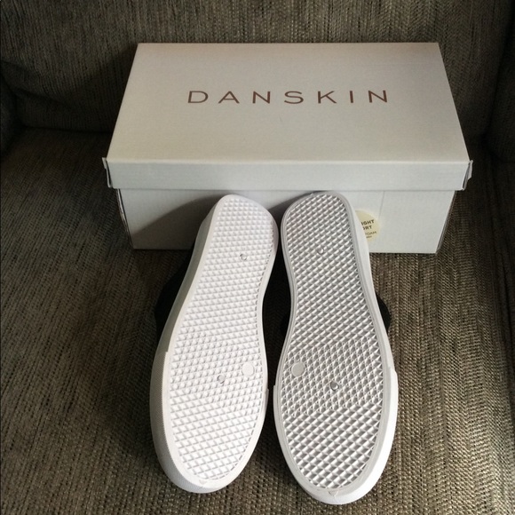 Danskin Swift slip on styling sneaker Size 7 New - Picture 4 of 4